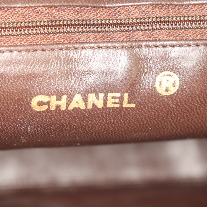 Sac à main Chanel Grand Shopping en cuir matelassé marron - Detail D3