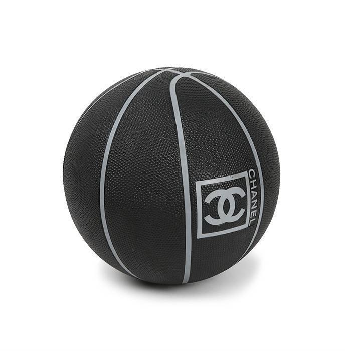 Chanel, Basket ball, in black grained rubber, sport accessory, signed, from the 2010's - 00pp