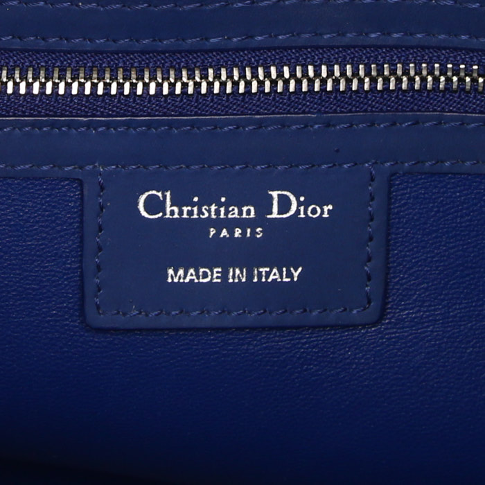 Sac à main Dior Lady Dior grand modèle en cuir cannage bleu - Detail D4