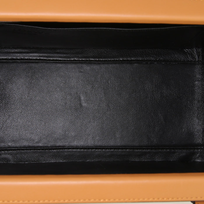 Loewe Postal bag handbag in gold leather - Detail D3