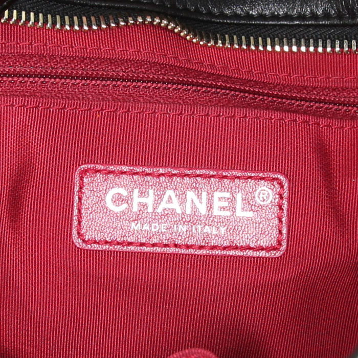 Chanel Gabrielle  shoulder bag in black quilted leather - Detail D4