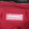 Bolso bandolera Chanel Gabrielle  en cuero acolchado negro - Detail D4 thumbnail