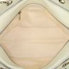 Bolso de mano Chanel Petit Shopping en cuero acolchado color crema - Detail D2 thumbnail