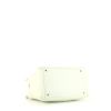 Bolso de mano Chanel Petit Shopping en cuero acolchado color crema - Detail D4 thumbnail