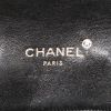 Chanel Vintage shoulder bag in black quilted leather - Detail D4 thumbnail