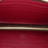 Portafogli Louis Vuitton Clémence in tela monogram marrone e pelle martellata fucsia - Detail D2 thumbnail