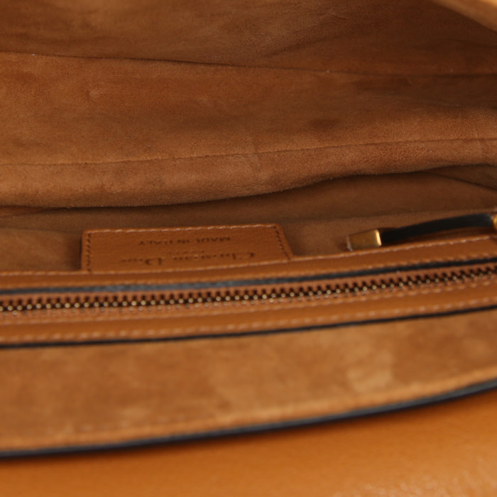 Sac à main Dior Saddle en cuir gold - Detail D2