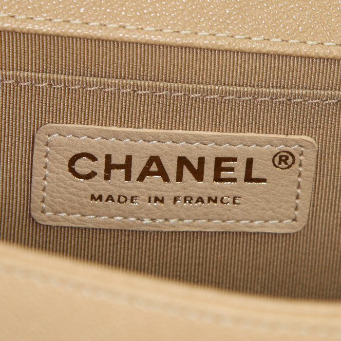 Chanel Boy handbag in beige quilted leather - Detail D4