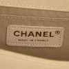 Bolso de mano Chanel Boy en cuero acolchado beige - Detail D4 thumbnail