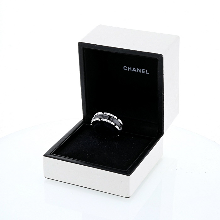 Flexible Chanel Ultra medium model ring in white gold and ceramic - Detail D2