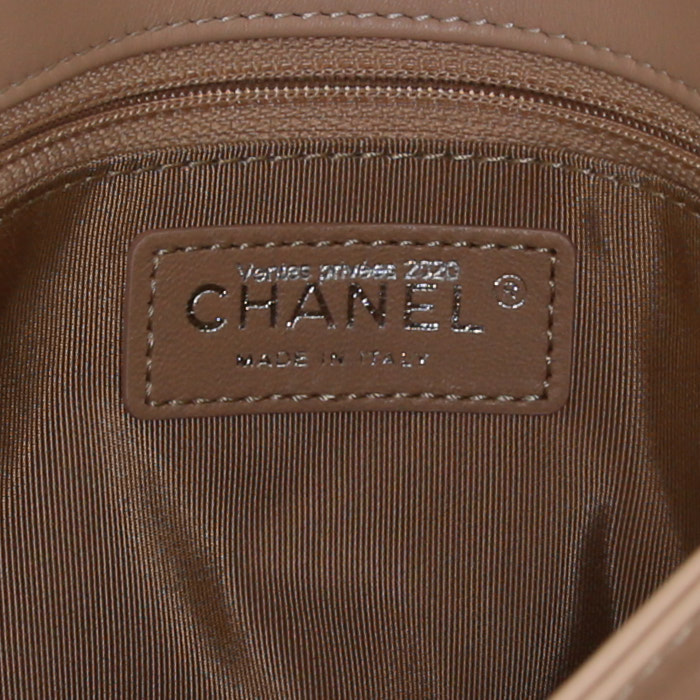 Sac à main Chanel en cuir matelassé rose-pale - Detail D4
