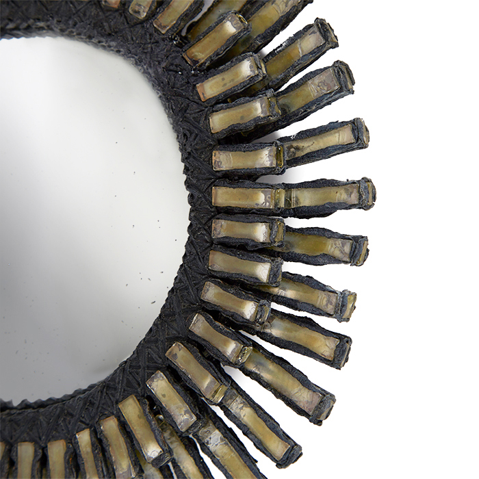 Line Vautrin, miroir sorcière "Romain", en talosel et miroirs, signé, avec son certificat d'authenticité, de la fin des années 1960