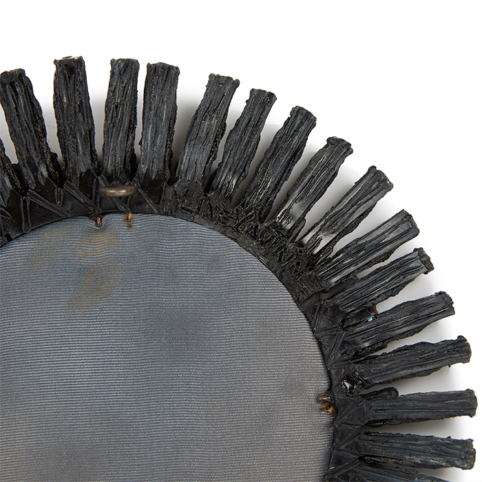 Line Vautrin, "Romain" convex mirror, in talosel and mirrors, signed, with its certificate of authenticity, from the end of 1960’s - Detail D5