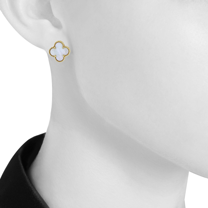 Orecchini Van Cleef & Arpels Alhambra Vintage in oro giallo e madreperla bianca