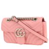 Sac bandoulière Gucci  GG Marmont petit modèle  en cuir matelassé rose - 00pp thumbnail