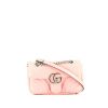 Borsa a tracolla Gucci GG Marmont mini in pelle trapuntata rosa con decori geometrici - 360 thumbnail