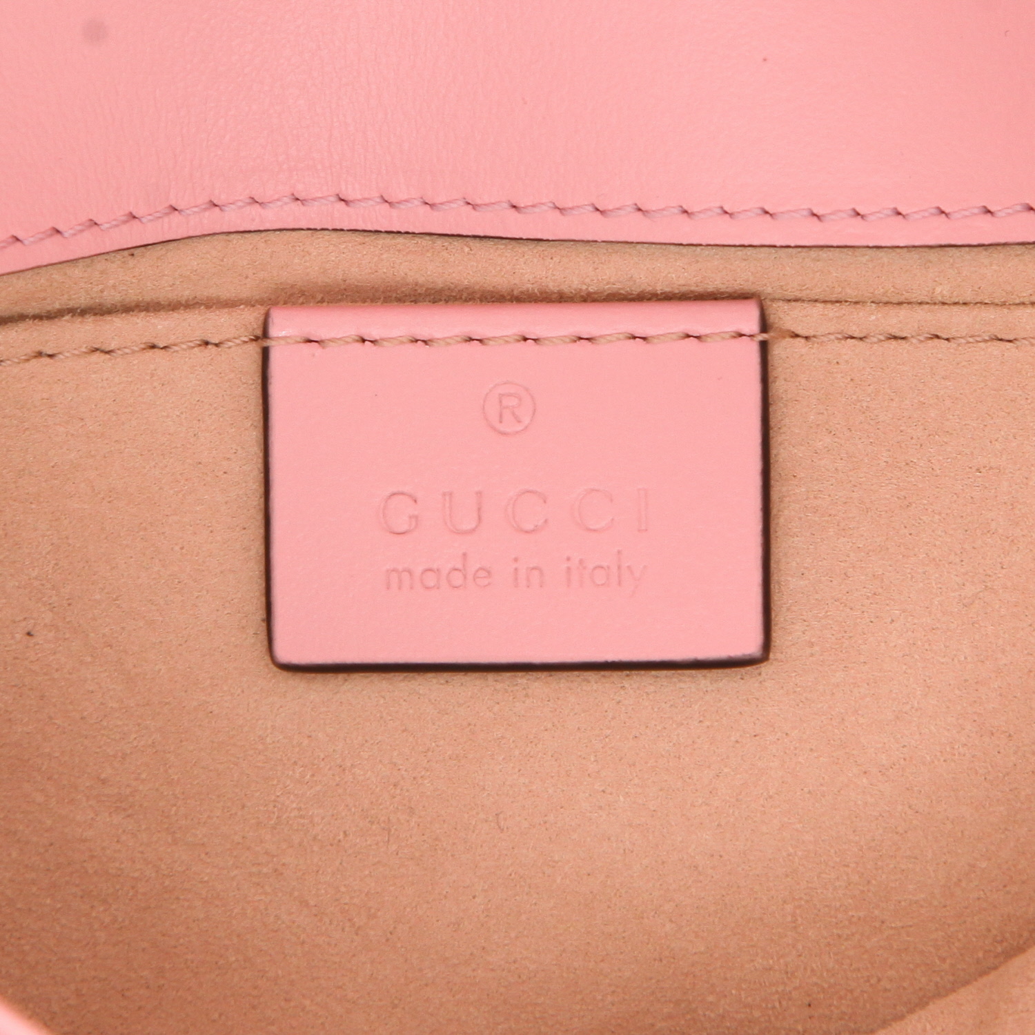 Sac bandoulière Gucci  GG Marmont petit modèle  en cuir matelassé rose - Detail D2