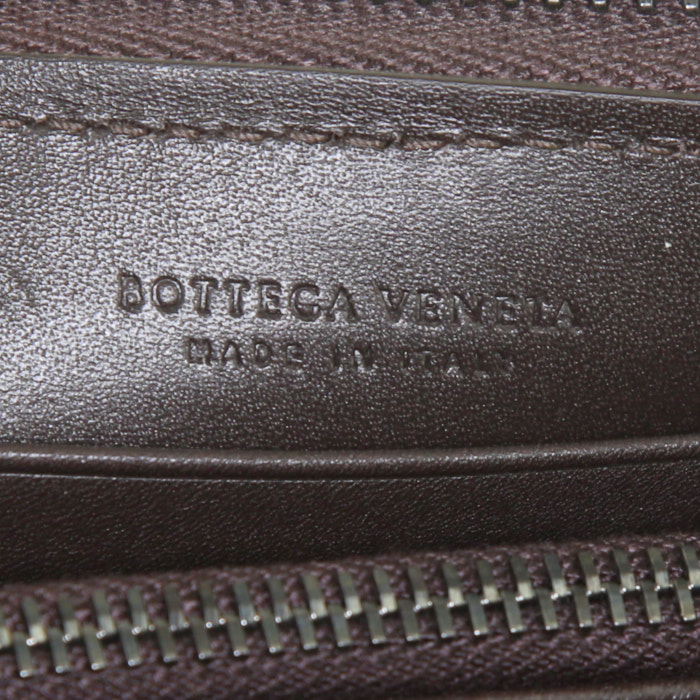 Bottega Veneta Portefeuille zippé en cuir intrecciato marron - Detail D3