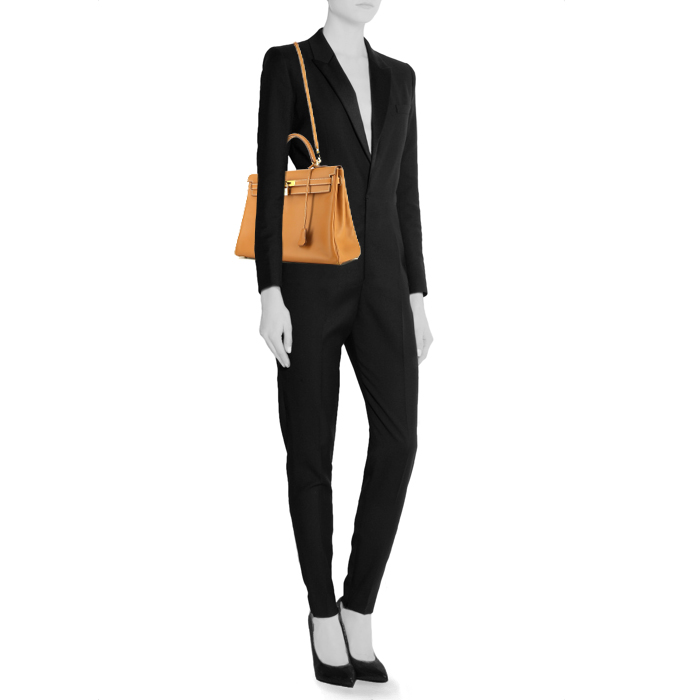 Hermes Kelly 35 cm handbag in gold smooth leather - Detail D2