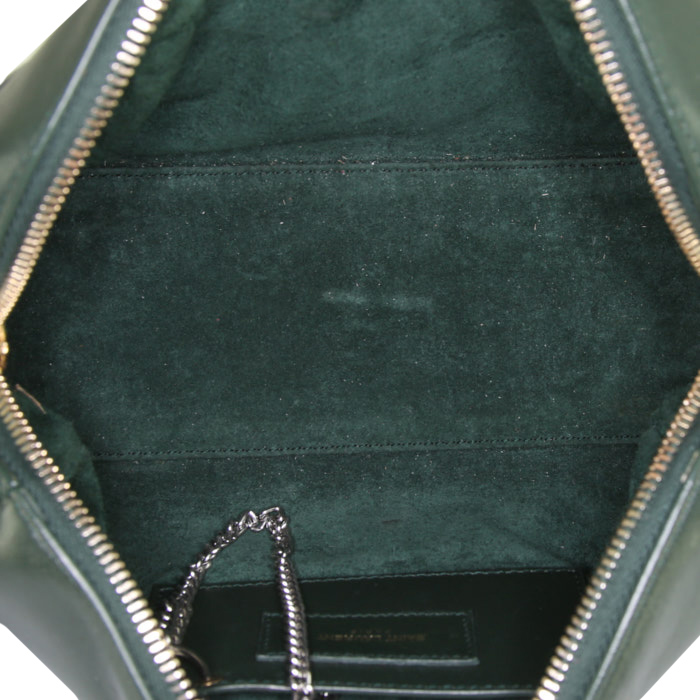 Bolso bandolera Saint Laurent Baby Duffle en cuero verde oscuro - Detail D3