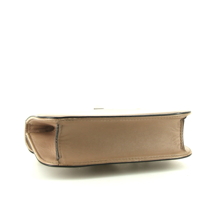 Sac à main Valentino Rockstud en cuir rose-pale - Detail D5