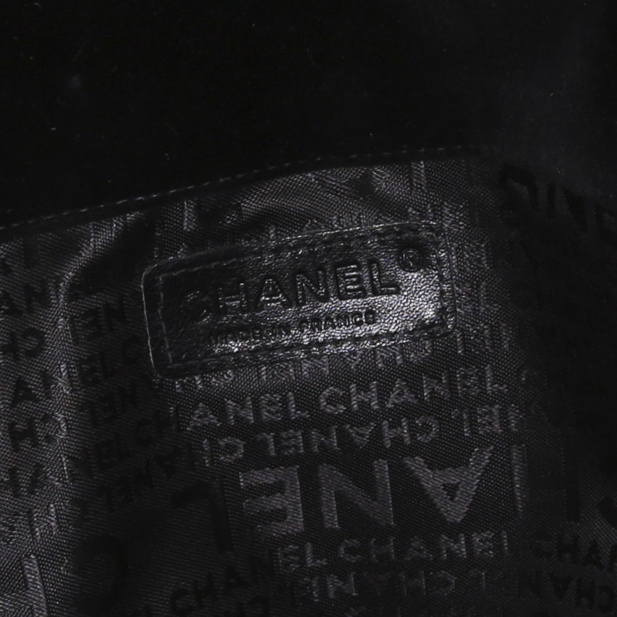 Sac à main Chanel 2.55 en velours noir - Detail D4