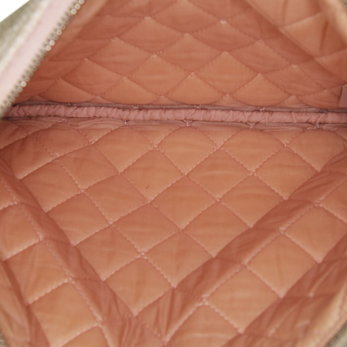 Chanel Deauville pouch in varnished pink raphia - Detail D2