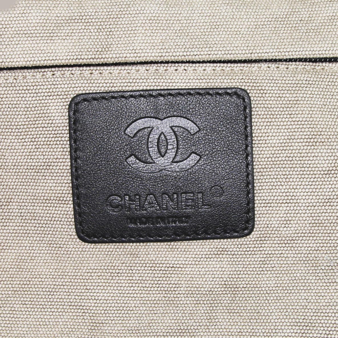 Sac de week end Chanel en toile beige-gris - Detail D3