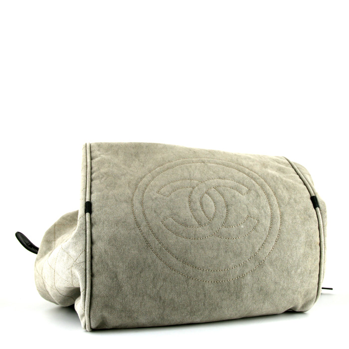 Bolso de fin de semana Chanel en lona beige gris - Detail D4