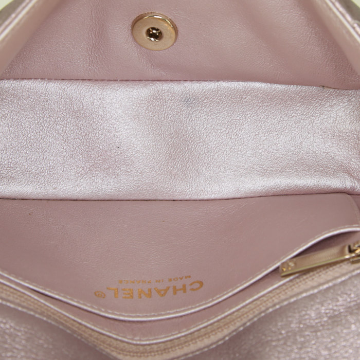 Borsa Chanel Mini Timeless in pelle iridescente trapuntata rosa - Detail D2