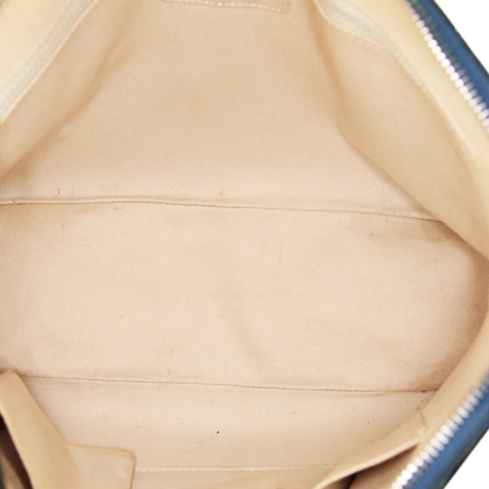 Sac à main Chanel Camera en cuir matelassé bleu - Detail D2