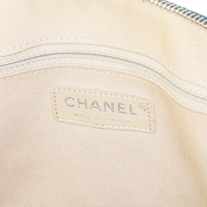 Sac à main Chanel Camera en cuir matelassé bleu - Detail D3