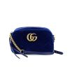 Sac bandoulière Gucci GG Marmont Camera en velours matelassé bleu - 360 thumbnail
