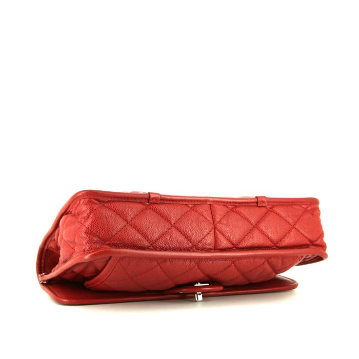 Chanel  Timeless Jumbo shoulder bag  in red quilted grained leather - Detail D5