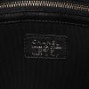 Bolsito de mano Chanel Pochette en cuero acolchado con motivos de espigas negro - Detail D3 thumbnail