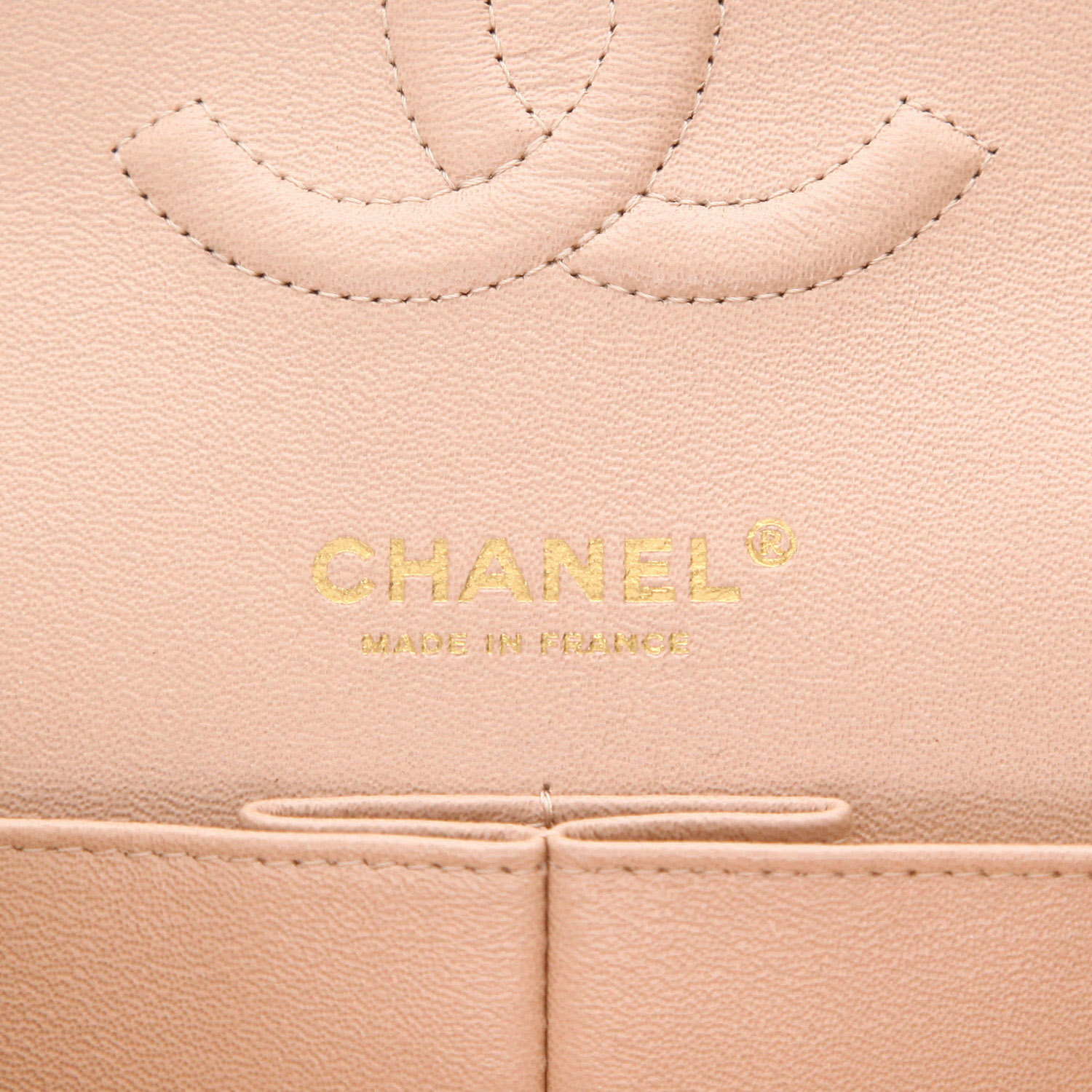 Chanel  Timeless Classic handbag  in beige quilted leather - Detail D2