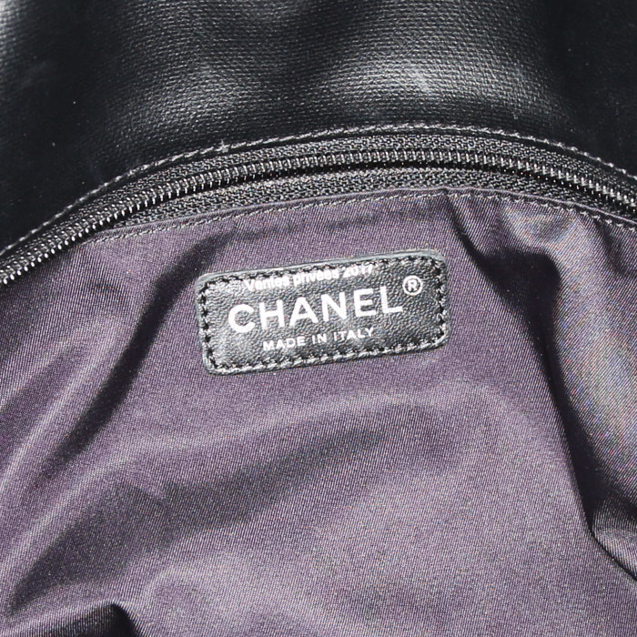 Shopping bag Chanel  Biarritz in pelle trapuntata nera e tela nera - Detail D3