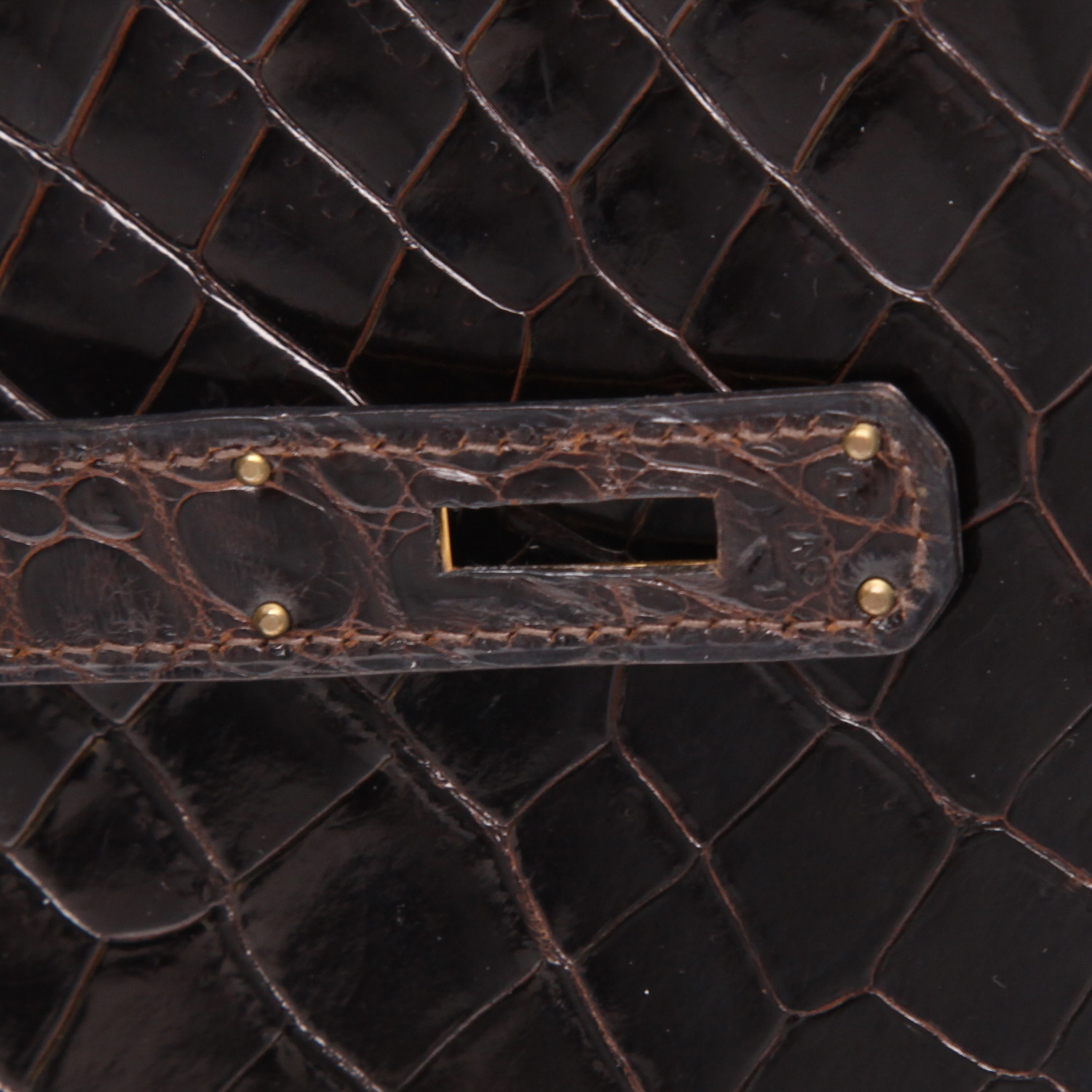 Sac à main Hermès  Kelly 28 cm en crocodile porosus marron - Detail D4