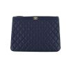 Chanel pouch in blue quilted grained leather - 360 thumbnail