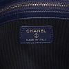 Pochette Chanel en cuir grainé matelassé bleu - Detail D3 thumbnail