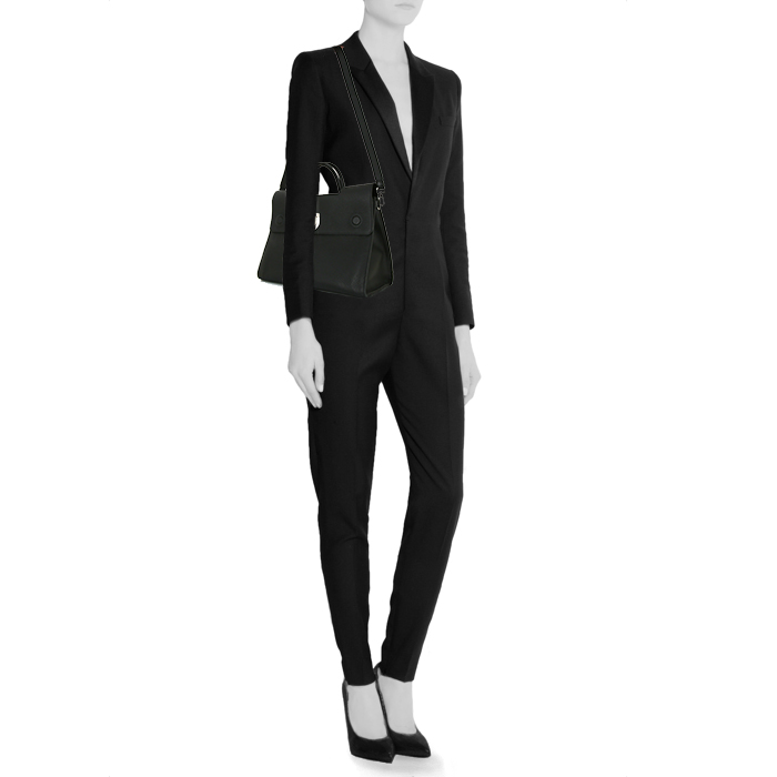 Dior Diorever handbag in black grained leather - Detail D2