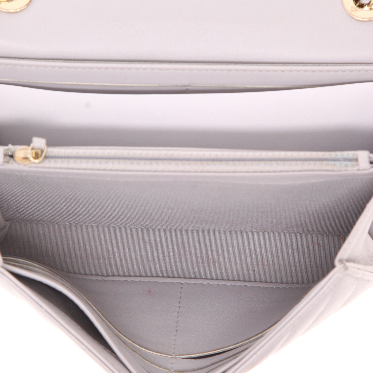 Chanel Wallet on Chain shoulder bag in grey chevron quilted leather - Detail D3