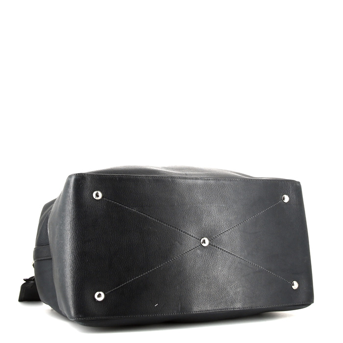 Louis Vuitton Greenwich travel bag in black leather - Detail D5