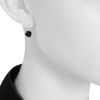 Paire de pendants d'oreilles Chanel Camelia en or blanc,  onyx et diamants - Detail D1 thumbnail