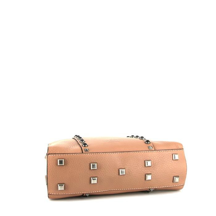 Sac à main Valentino Rockstud en cuir grainé rose - Detail D5