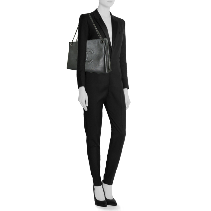 Sac cabas Chanel Grand Shopping en cuir irisé gris - Detail D1