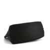 Louis Vuitton shopping bag in black leather - Detail D4 thumbnail