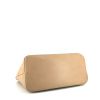 Bolso de mano Chanel Medaillon en cuero granulado acolchado beige - Detail D4 thumbnail
