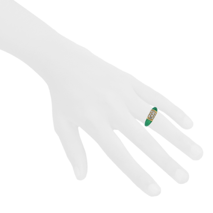 Van Cleef
Arpels Philippine 1960's ring in yellow gold, chrysoprase and diamonds - Detail D1