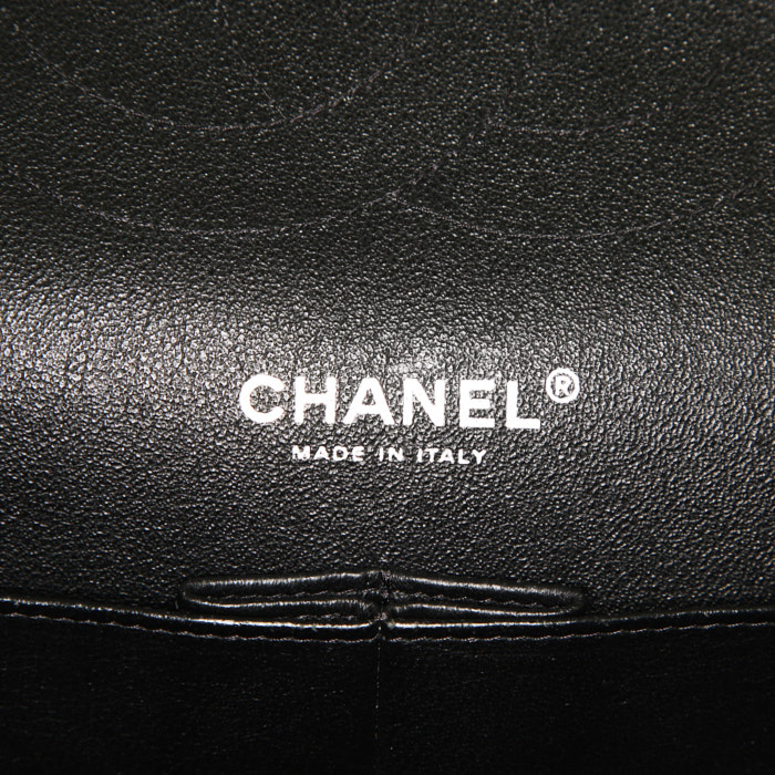Chanel  Timeless Jumbo handbag  in black quilted leather - Detail D4